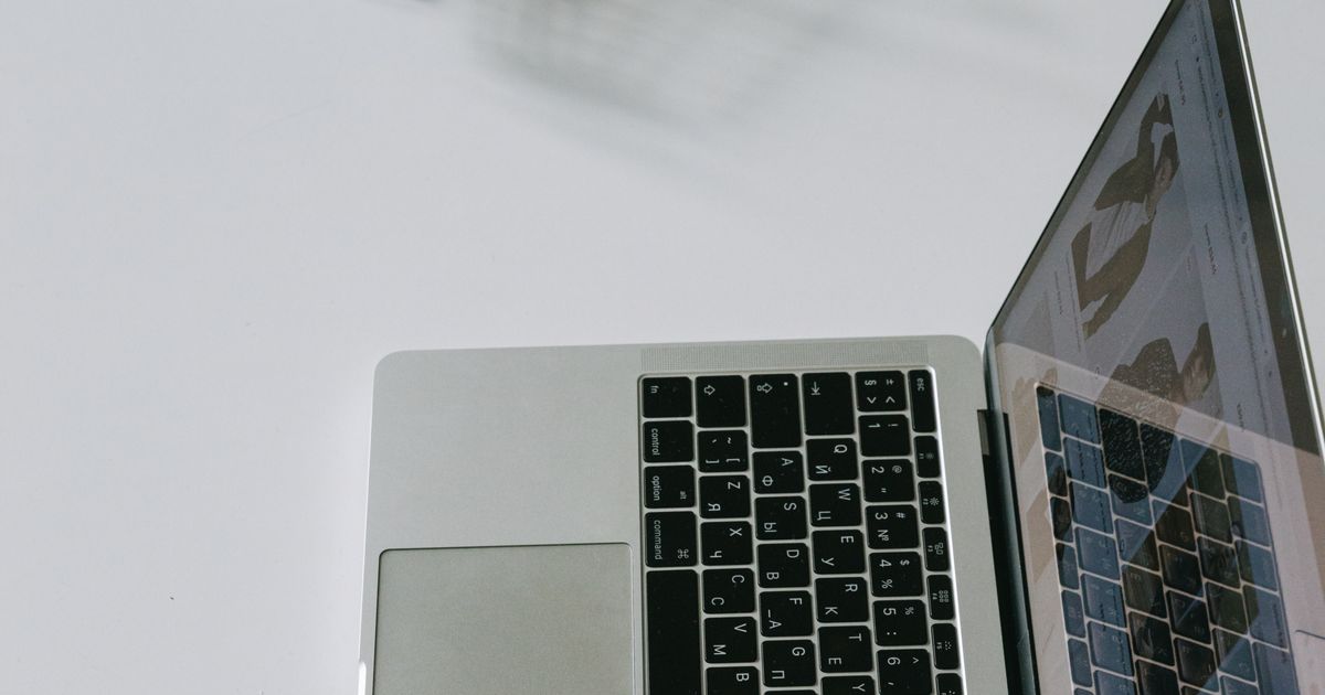 So sánh website cơ bản và thương mại điện tử