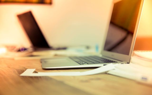 AI tạo nội dung website: nên dùng tới đâu, rủi ro gì?