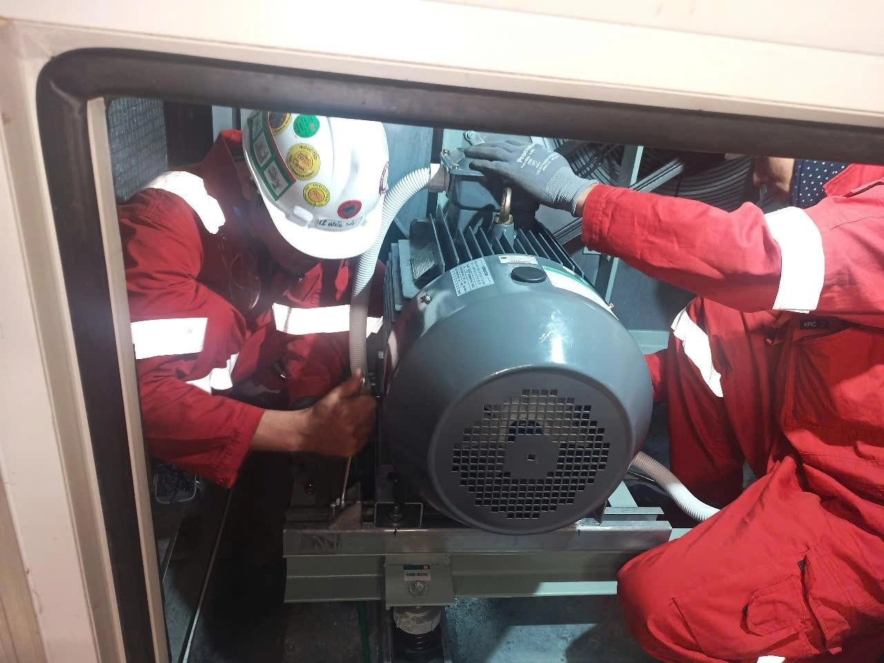 Website kỹ thuật HVAC song ngữ cho công trình trọng điểm — dự án Tech Xanh